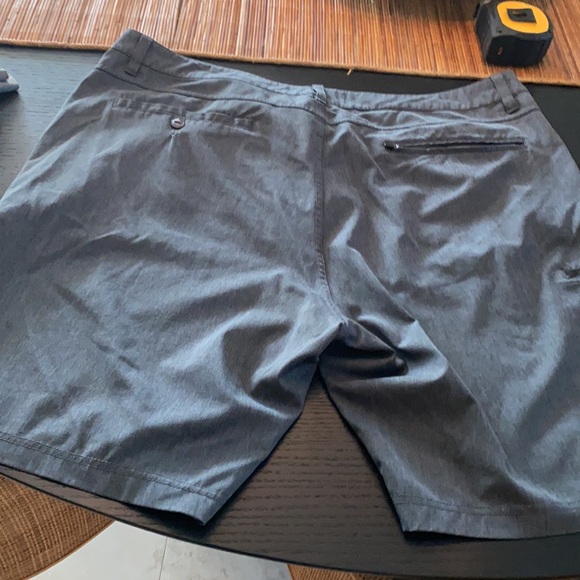 Men’s size 40 charcoal gray walking shorts - Picture 3 of 3
